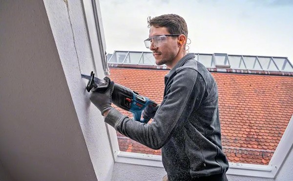 Bosch Professional Biturbo Akku-Säbelsäge GSA 18V-28 06016C0001